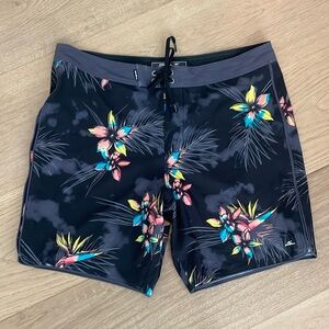 O’Neill Men’s floral print boardshorts